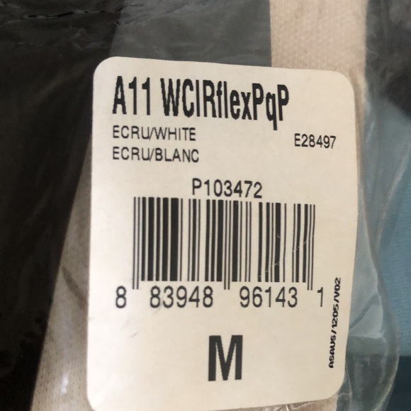 Woman’s golf shirt - Picture 7 of 7